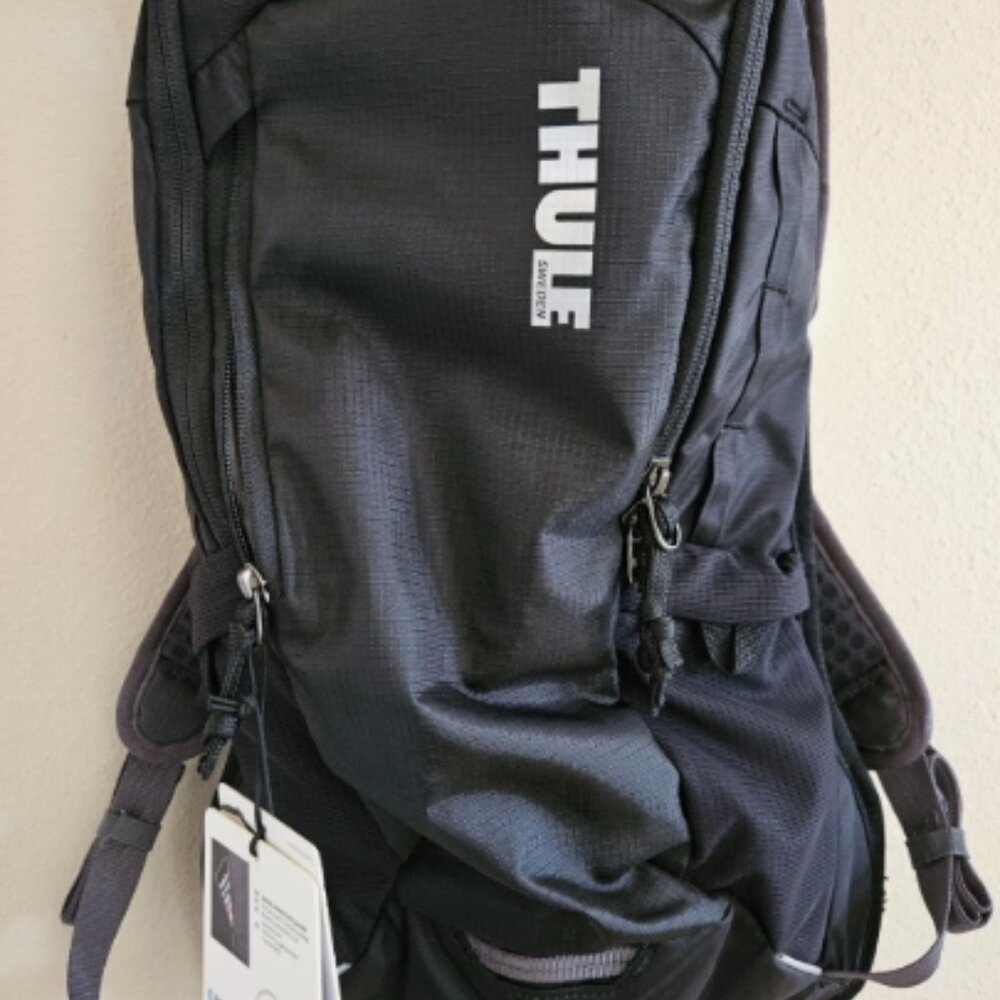 Thule UpTake 8 L Hydration Backpack - 84.5 oz. Reservoir, Black  NEW - Picture 2 of 12